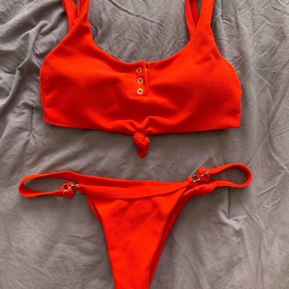 Red ribbed snap front tie bikini - Picture 2 of 3